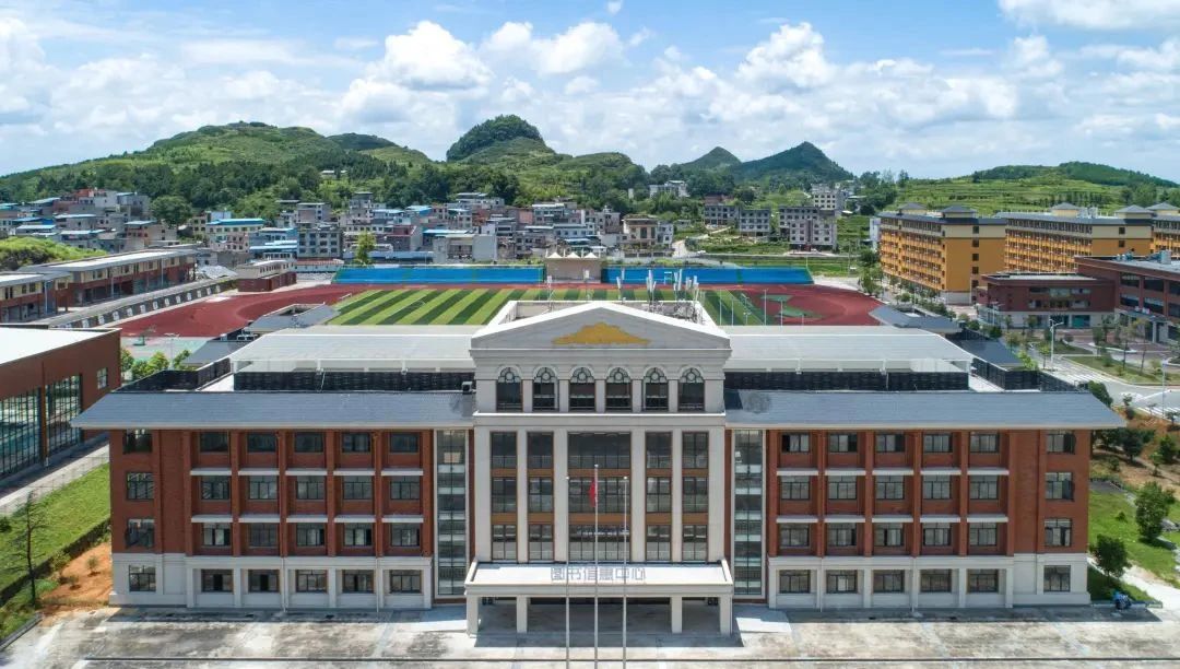 DeepSeek告诉你，报读贵州铜仁数据职业学院的10大优势！